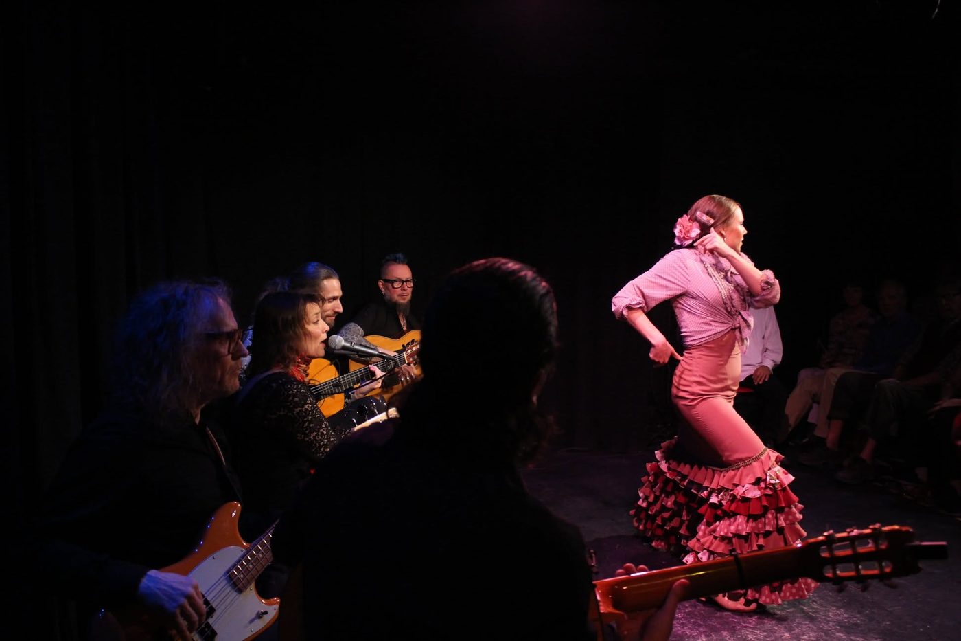 Batácora-flamencoteos lavalla, Dile bassossa vasemmalla