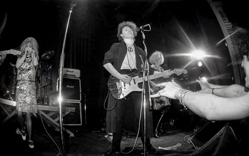 Mustavalkoinen live-kuva 1980-luvun klubilta